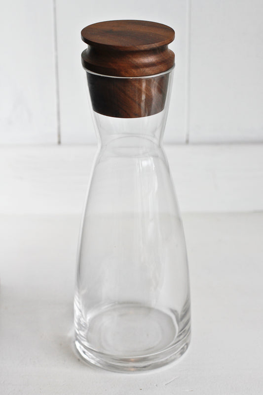 1 Ltr. Carafe with walnut stopper