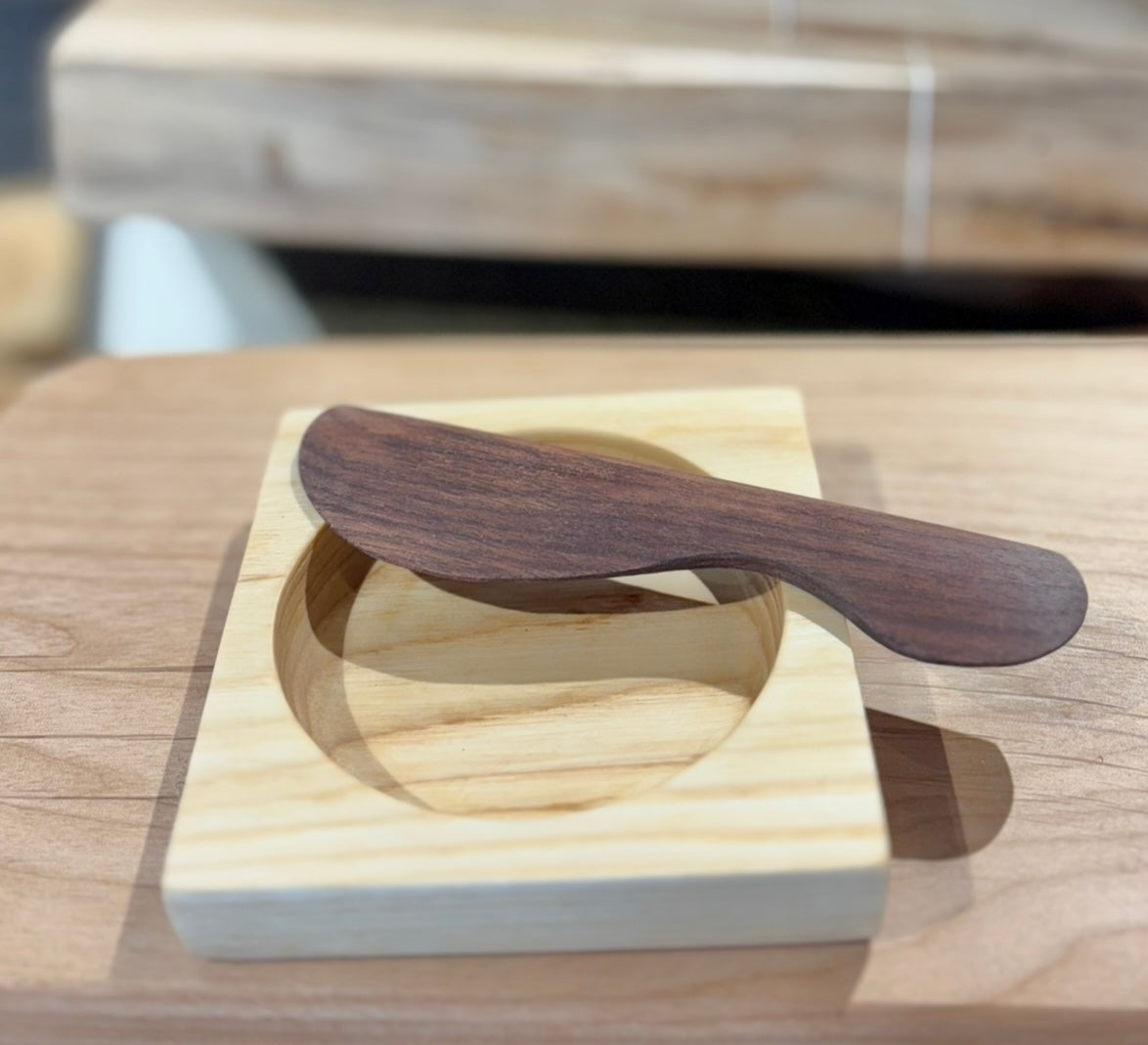 Small walnut spreader